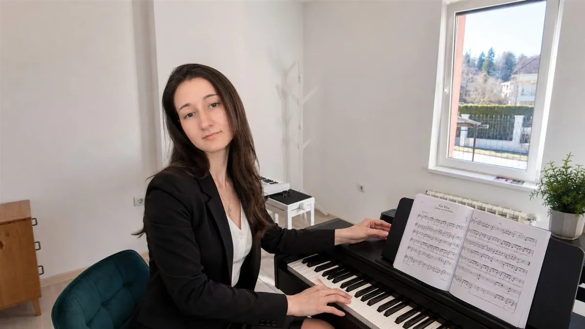 Христиана Нешева - учител по пиано в Rhythm-Academy